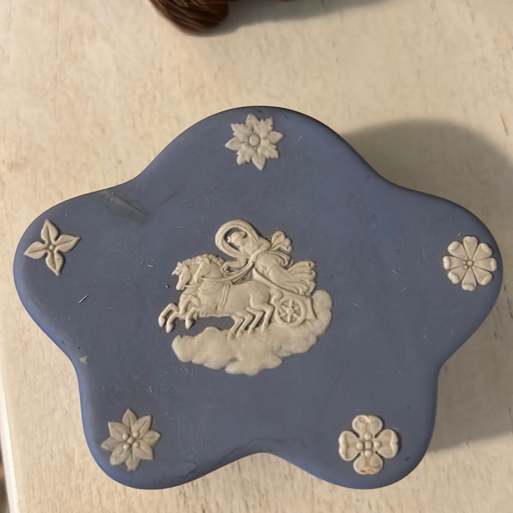1955 Wedgwood England blue jasperware lidded box
